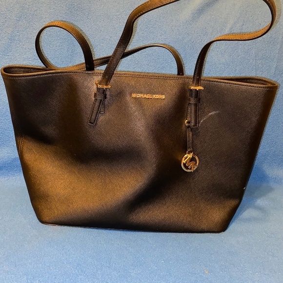 Michael Kors black tote a few scuffs but overall good condition - Picture 1 of 16